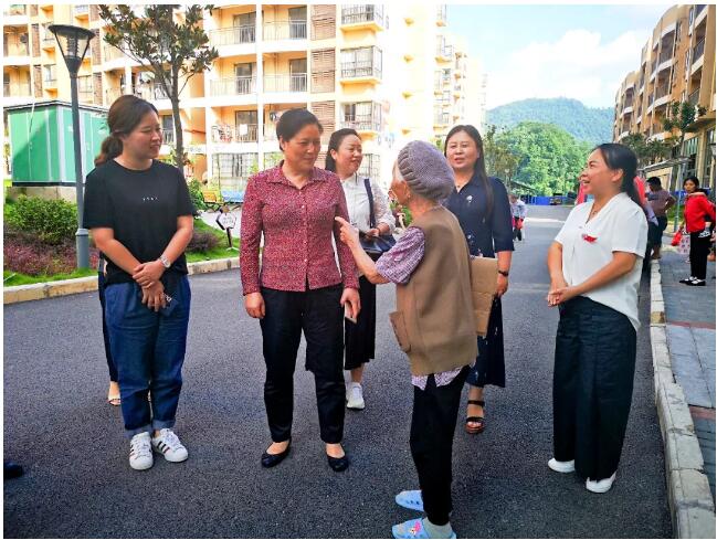 省妇联副主席周培芝深入铜仁市调研易地扶贫搬迁“强妇建 助发展”工作