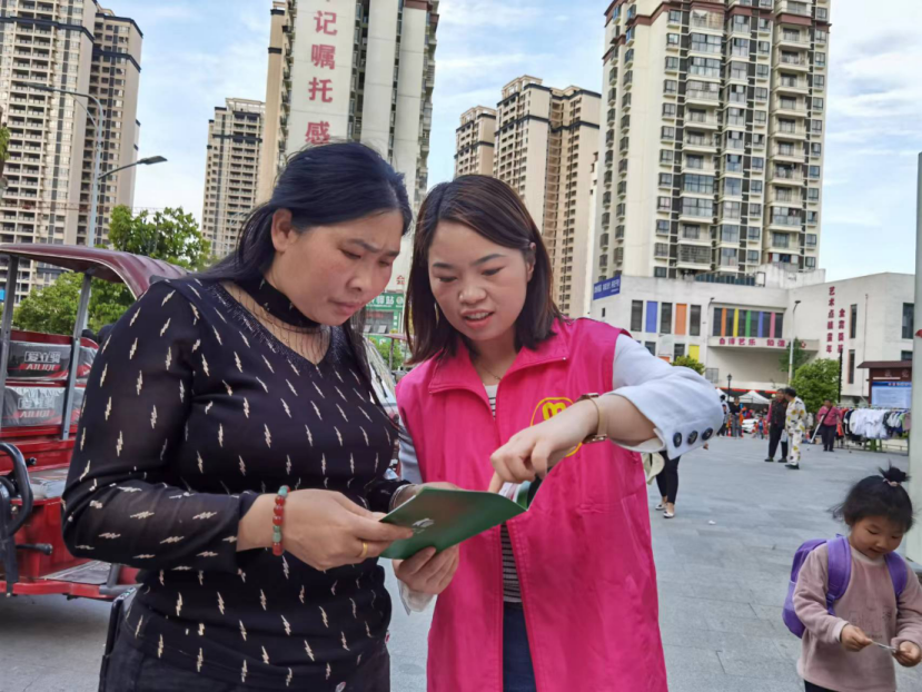 铜仁市妇联开展爱国卫生月宣传活动