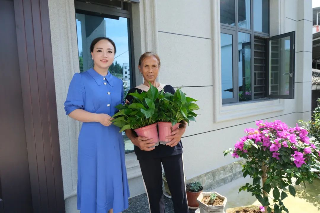 【区县动态】万山区举办“家庭清洁 巾帼在行动”——“美村美家美丽女主人”主题活动