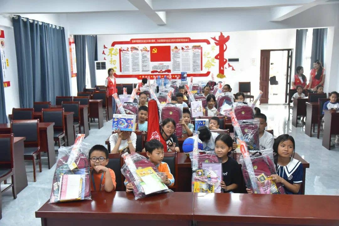 铜仁市“守护童年·牵手共成长”公益项目启动