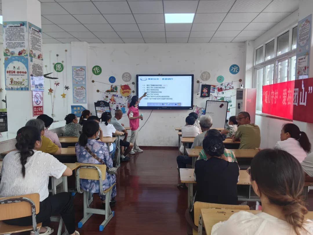 铜仁市妇联暑期关爱青少年心理健康与成长行动系列活动走进松桃团山社区