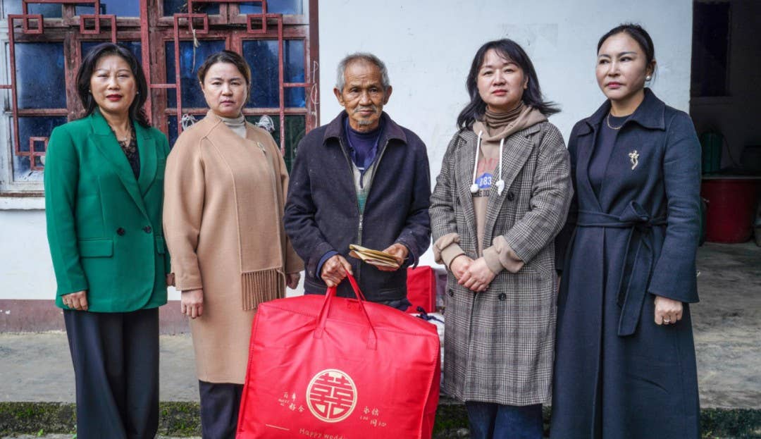 沿河自治县妇联携手女企业家协会到黑水镇开展爱心公益活动