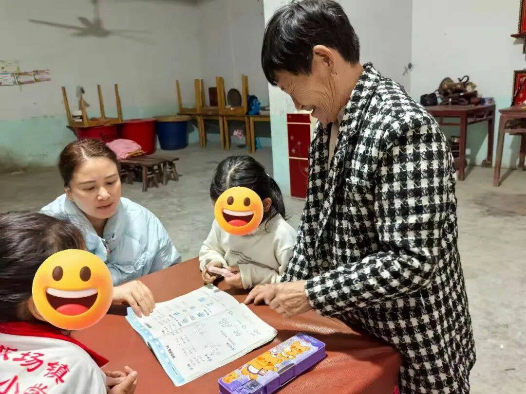 沿河板场镇“李花妈妈”志愿服务队：爱心守护花蕾，呵护女童阳光茁壮成长