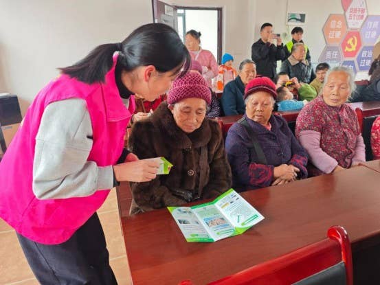 松桃县妇联开展家庭教育进社区活动