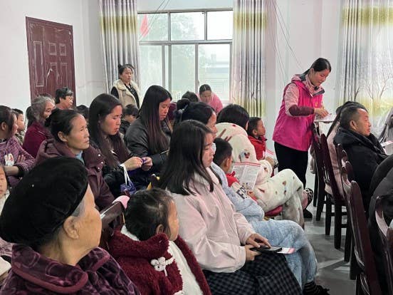 松桃县妇联开展家庭教育进社区活动