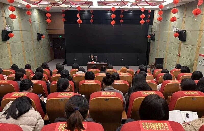 学习贯彻党的二十届四中全会精神玉屏县委宣讲团报告会走进玉屏妇联系统
