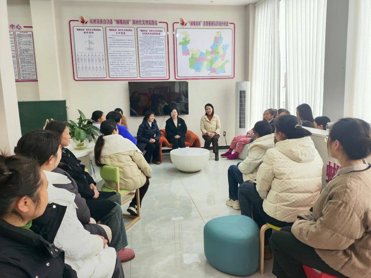 铜仁市妇联赴松桃团山社区走访慰问妇女儿童