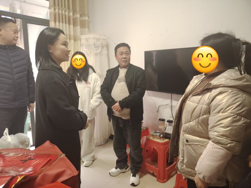 市妇联到同心社区开展春节走访慰问活动