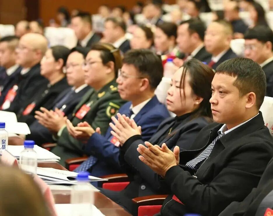 市三届人大六次会议胜利闭幕